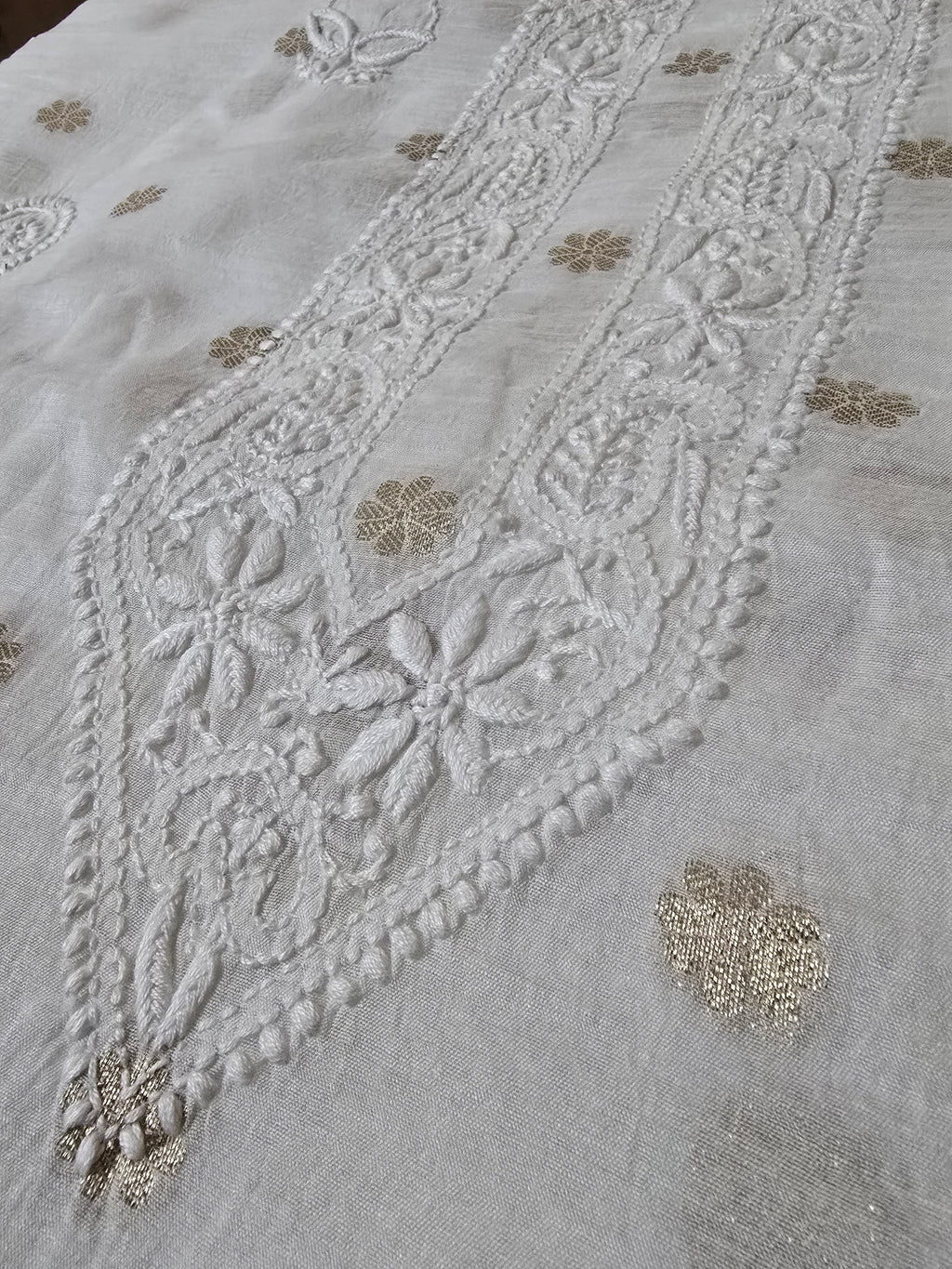 Lucknowi Chikan Malmal Zari Boti